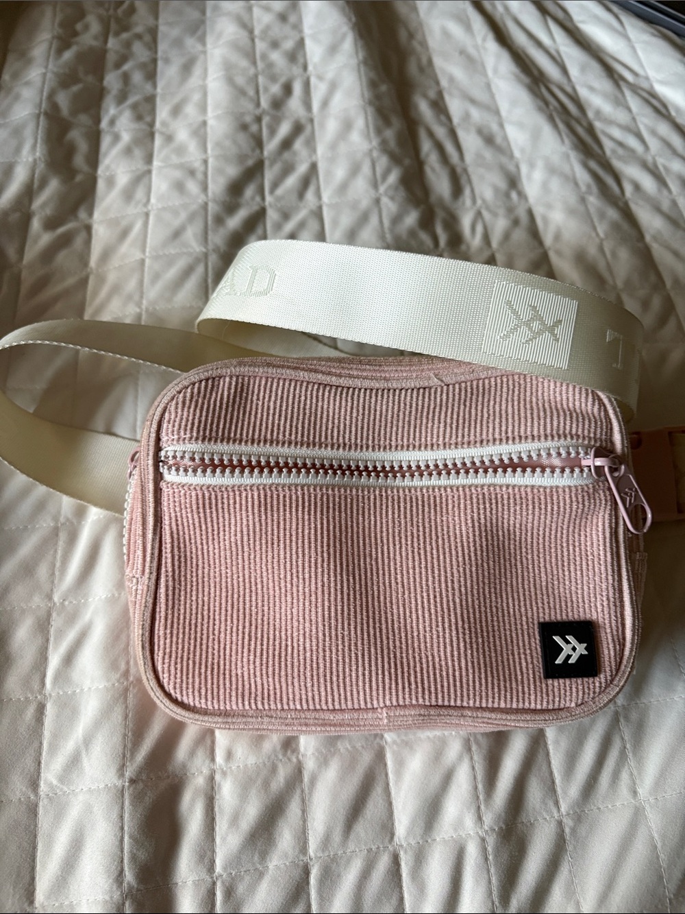 Thread corduroy fanny pack